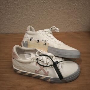 Off-White White and Gray Sneakers